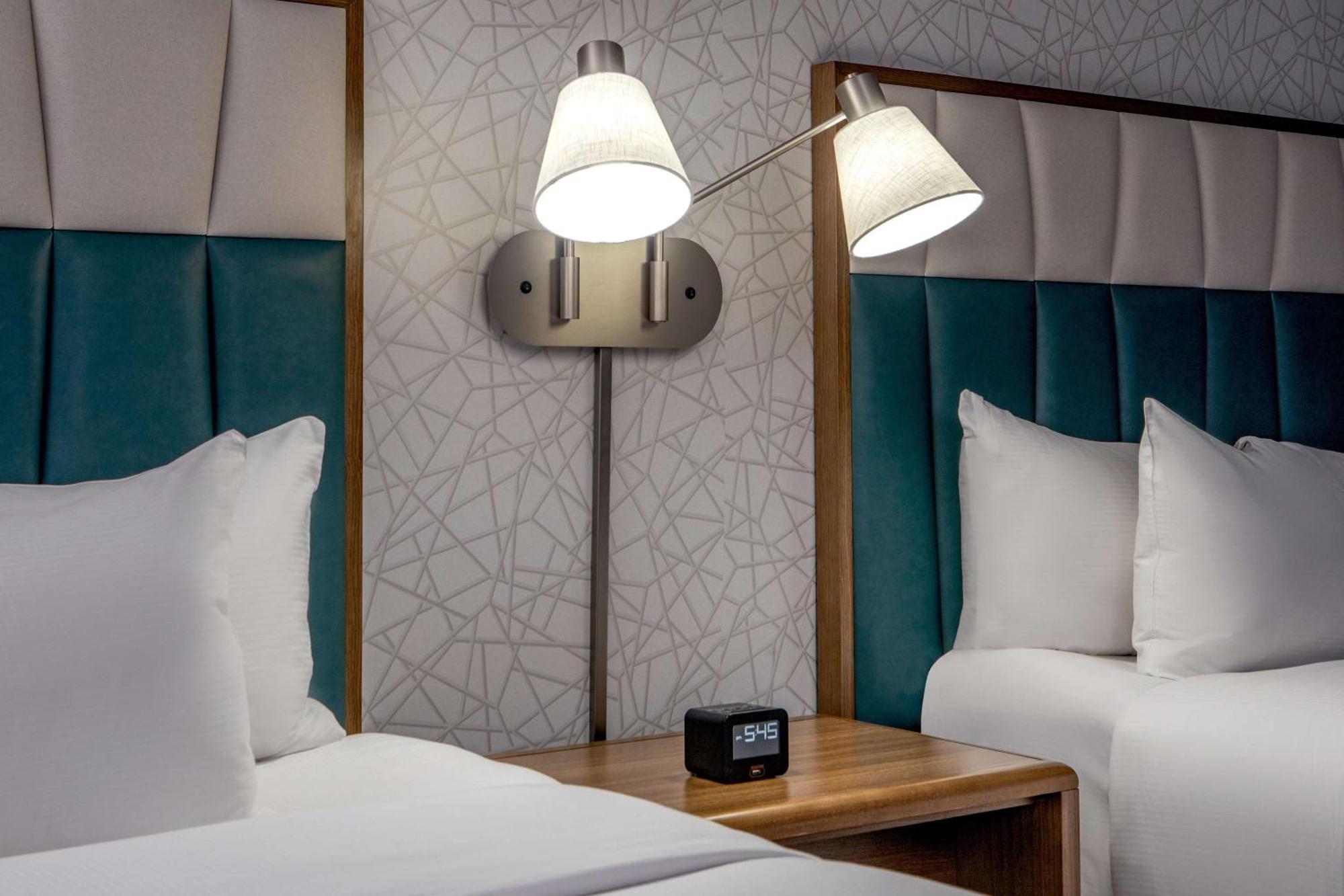 ดับเบิลทรี บาย ฮิลตัน บอสตัน เวสต์โบโร Hotel ภายนอก รูปภาพ