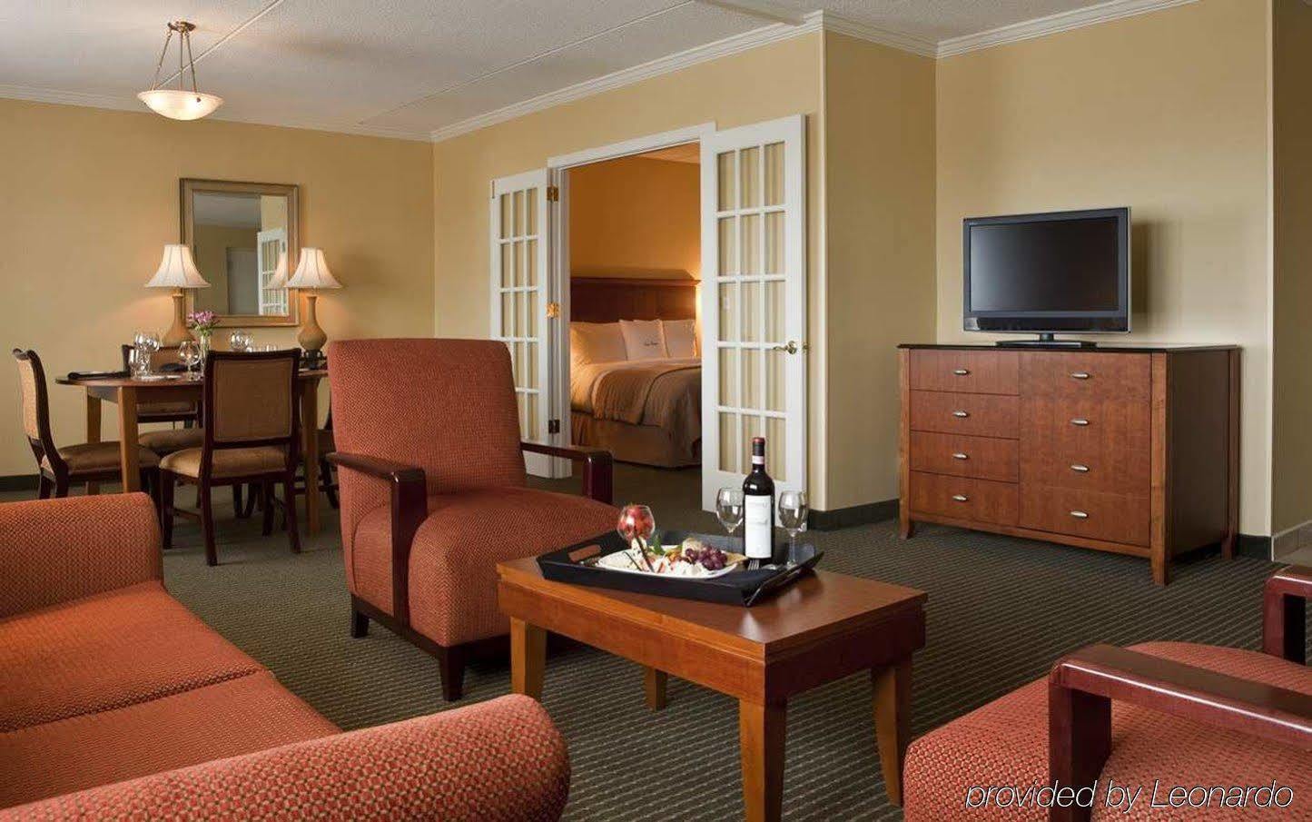 ดับเบิลทรี บาย ฮิลตัน บอสตัน เวสต์โบโร Hotel ภายนอก รูปภาพ